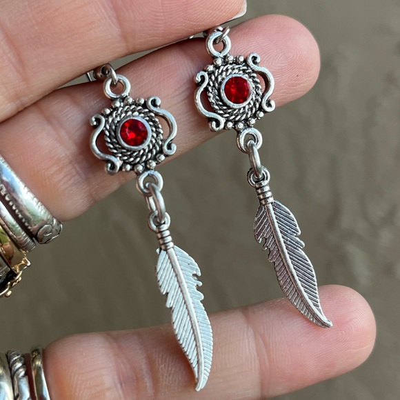 🔴 SALE ! red dot items are 2 for $25 . Bundle more than 3 and its $10 each 🙂 - Picture 5 of 9